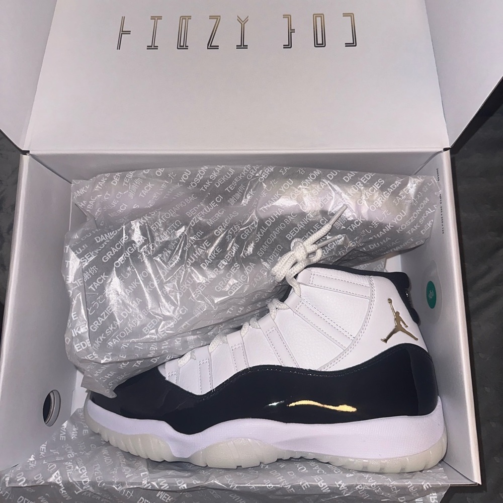 AIR JORDAN 11 RETRO